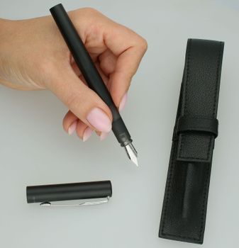 Zestaw Prezentowy Parker Pióro wieczne Vector XL Black i skórzane etui S0820010 czarny. Prezent dla nauczyciela. Zestaw z piórem i etui na prezent.  (1).jpg